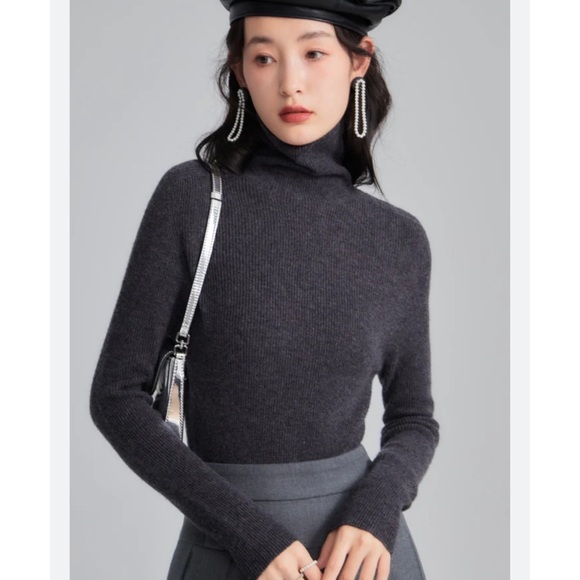 Intermix grey turtleneck sweater size M - Picture 4 of 13